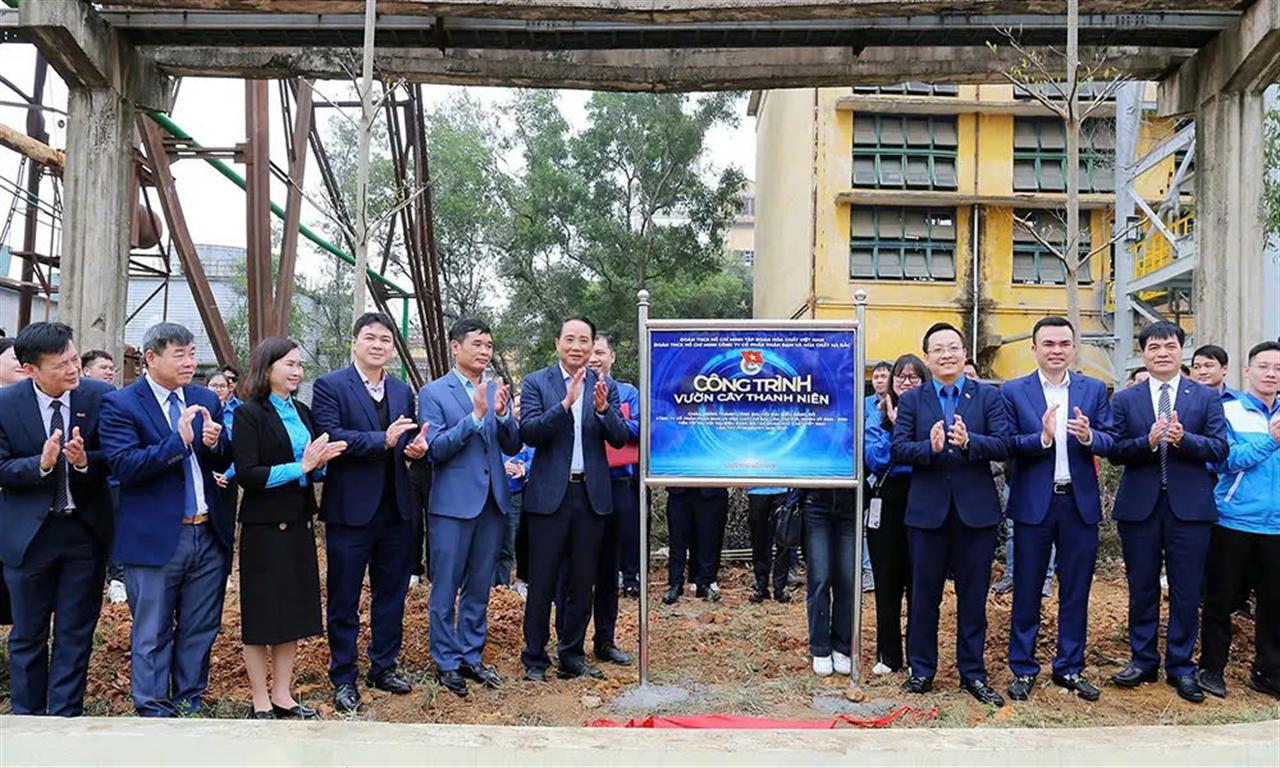 Đoàn TNCS HCM VINACHEM: Khởi động Tháng Thanh niên và phát động Tết trồng cây Xuân Ất Tỵ năm 2025