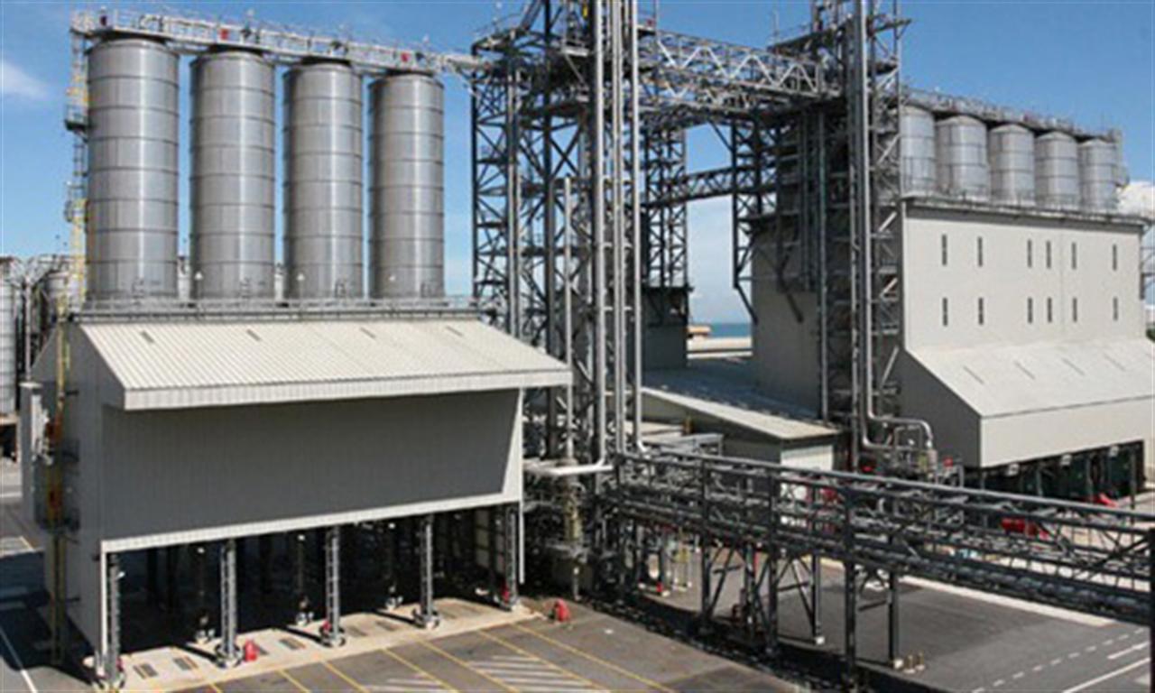 Singapore June petrochemical exports fall 10.2%, NODX swings to expansion