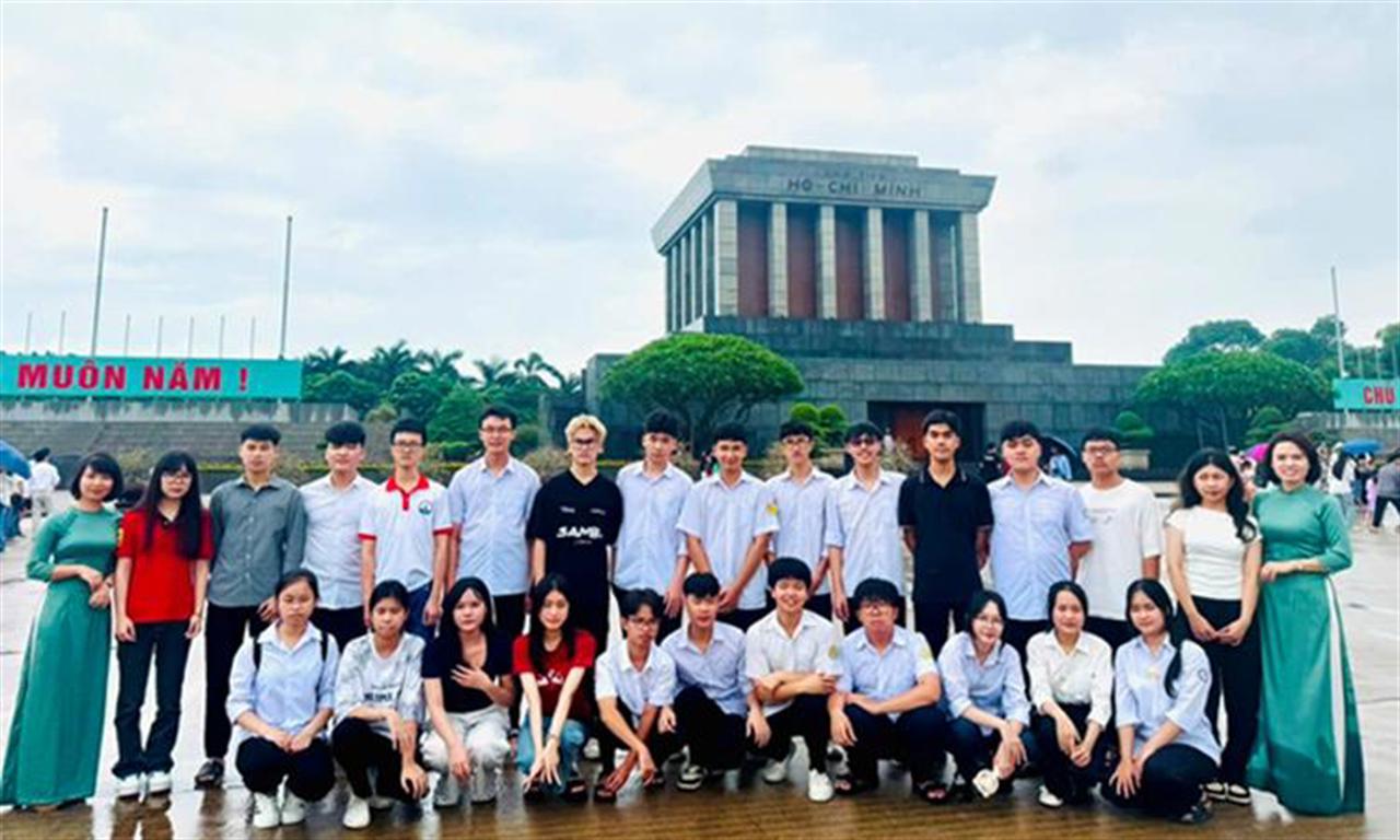 Công đoàn Công ty Apatit Việt Nam tổ chức gặp mặt, tuyên dương học sinh tiêu biểu năm học 2024–2025