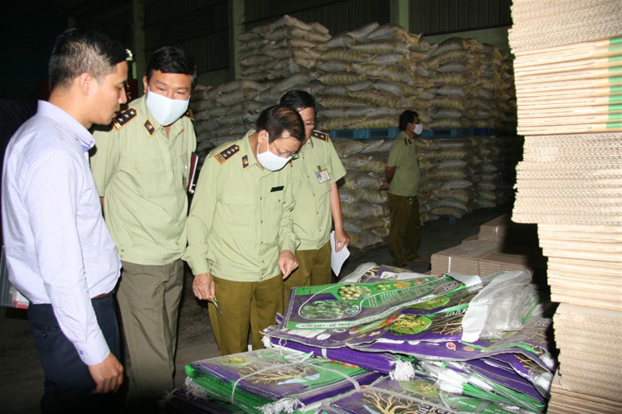 TP. Hồ Chí Minh : Siết chặt thị trường phân bón vô cơ