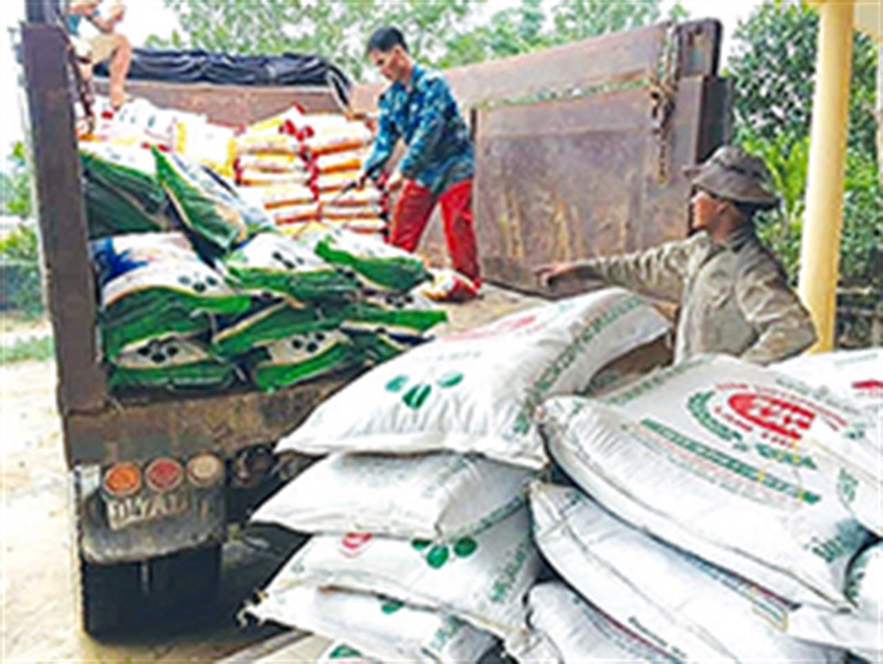 Supe Lâm Thao: Hỗ trợ hàng loạt địa phương mua phân bón trả chậm