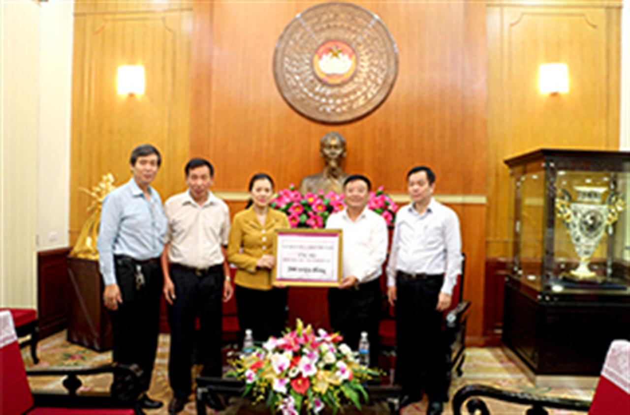 Tập đoàn Hóa chất Việt Nam ủng hộ đồng bào miền Trung