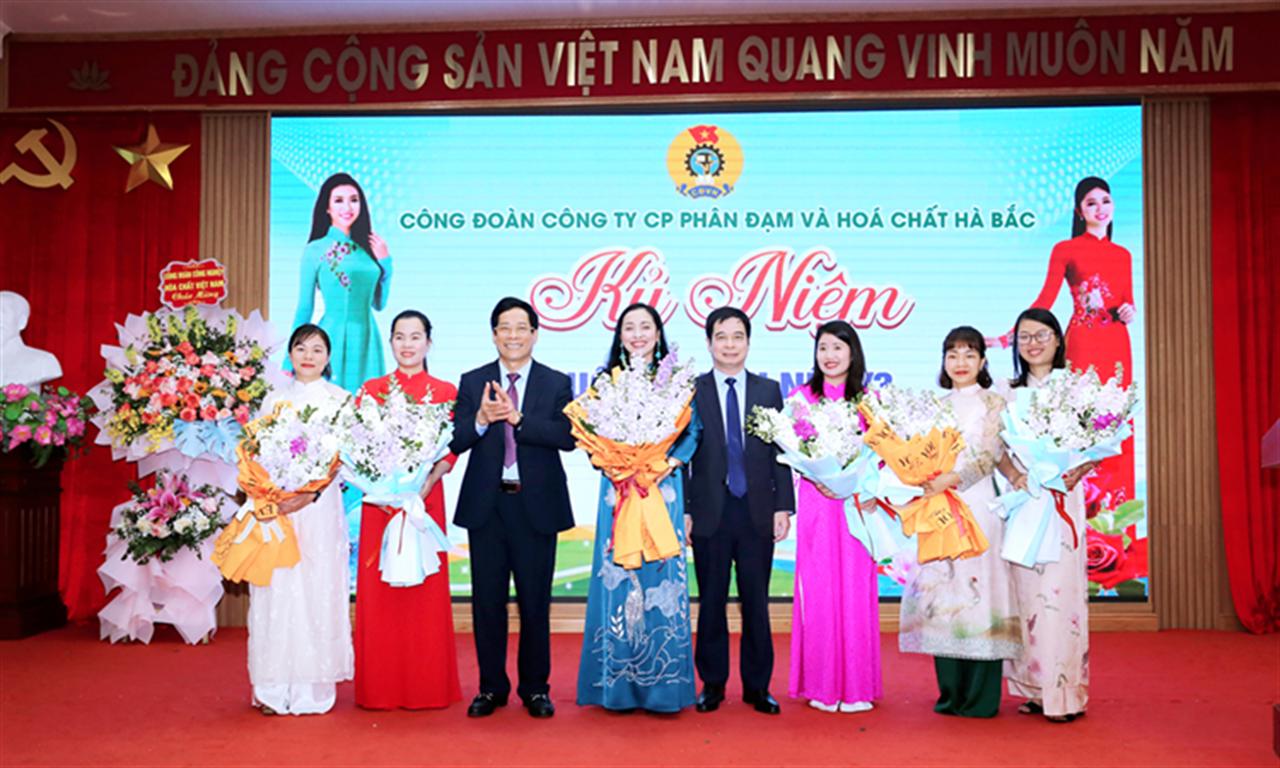 Nữ CBCNV Đạm Hà Bắc: Sôi nổi các hoạt động chào mừng ngày Quốc tế Phụ nữ 8/3