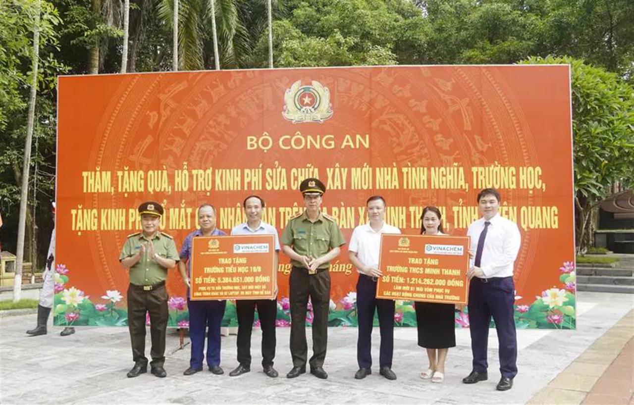 Vinachem đồng hành cùng Bộ Công an thực hiện công tác an sinh xã hội tại Tuyên Quang