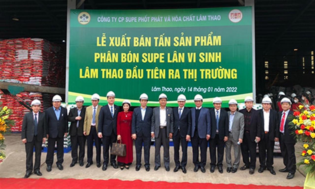 Supe Lâm Thao xuất bán tấn sản phẩm phân bón Supe Lân vi sinh đầu tiên ra thị trường