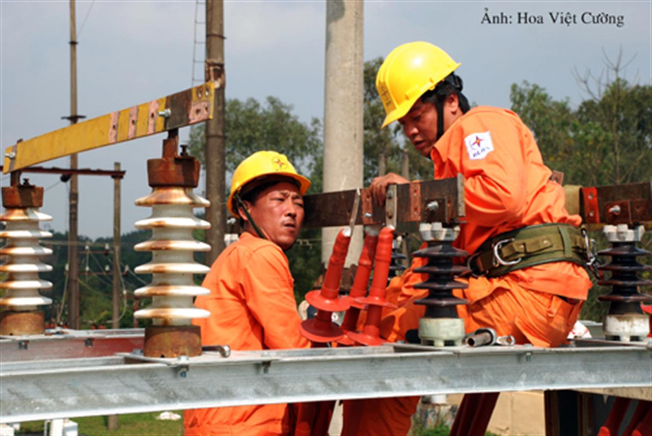 Giá điện, xăng dầu tiếp tục điều hành theo thị trường