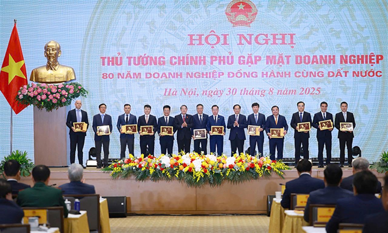 Vinachem tham dự Hội nghị “80 năm doanh nghiệp đồng hành cùng đất nước”