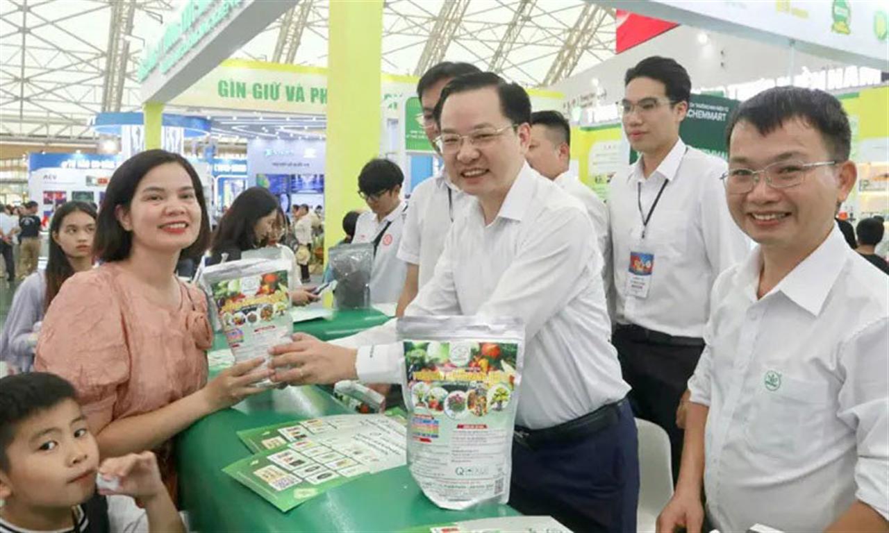 Phân lân Ninh Bình ghi dấu ấn tại Triển lãm thành tựu kinh tế - xã hội