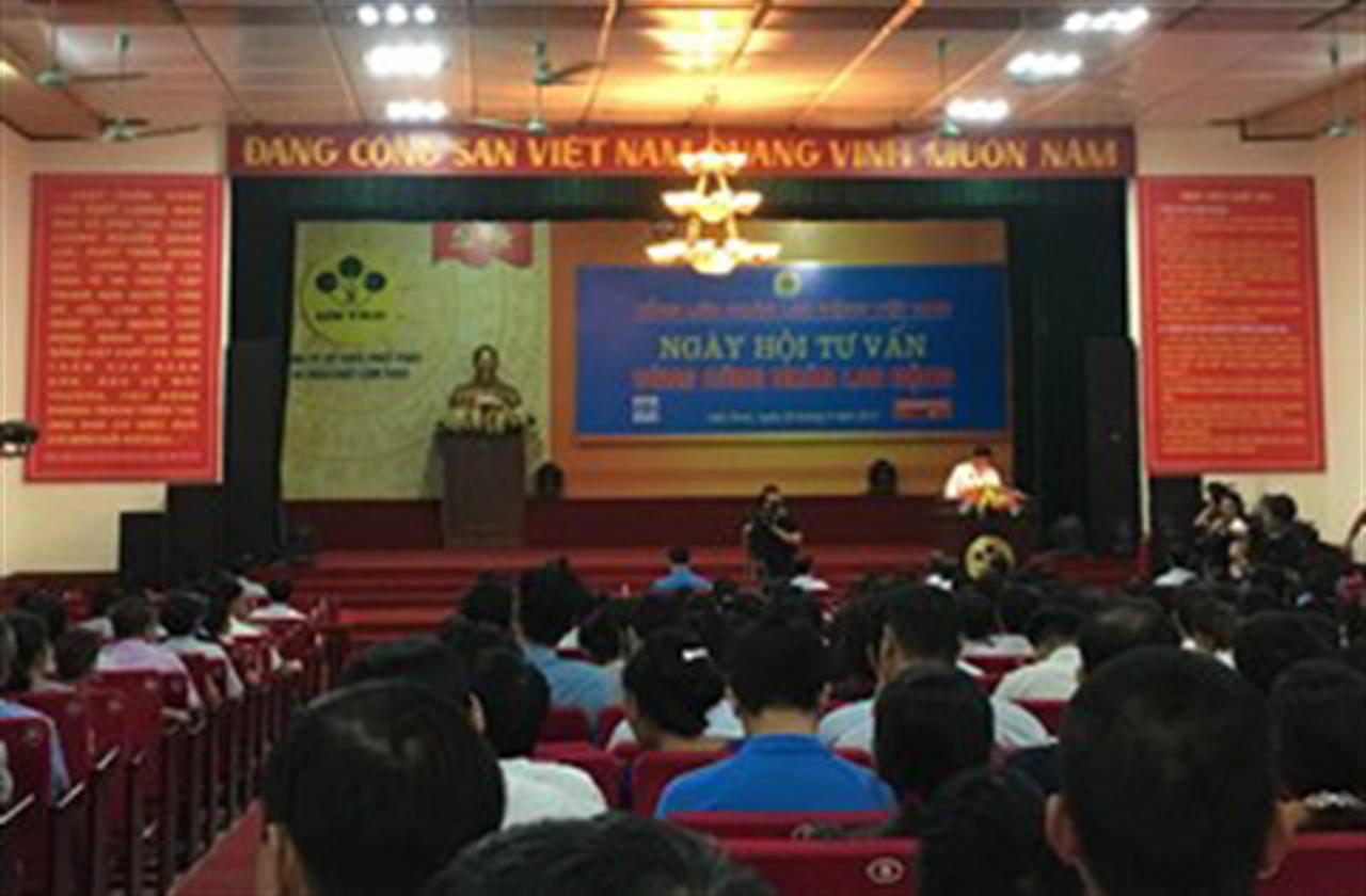 Tổng Liên đoàn Lao động Việt Nam tổ chức "Ngày hội tư vấn cùng Công nhân lao động" tại CTCP Supe Phốt phát và Hoá chất Lâm Thao