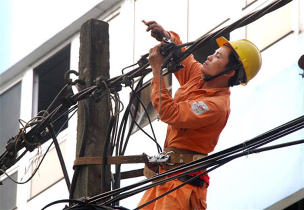 Năm 2012, Nhà nước quản lý chặt giá điện, than, xăng