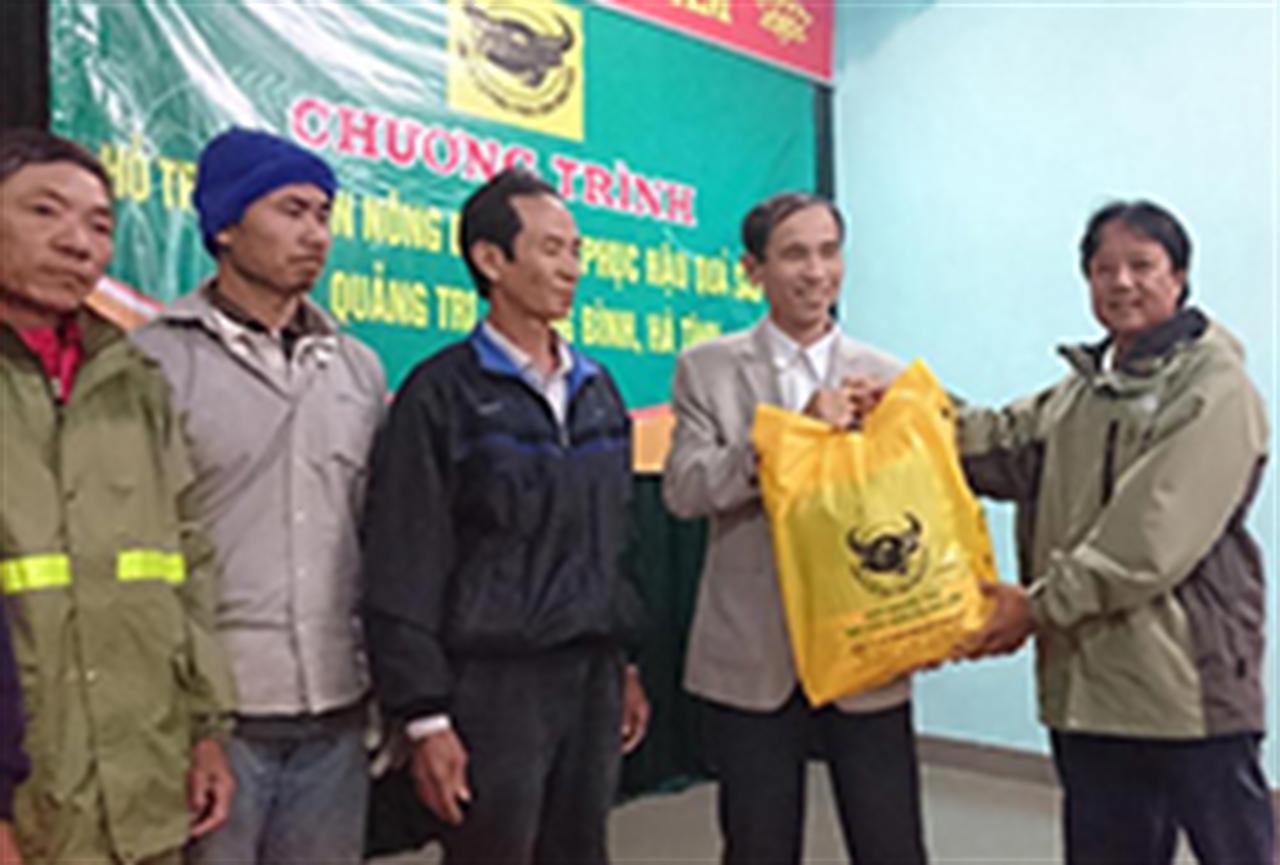 Phân bón Bình Điền hỗ trợ nông dân miền Trung bị bão lũ