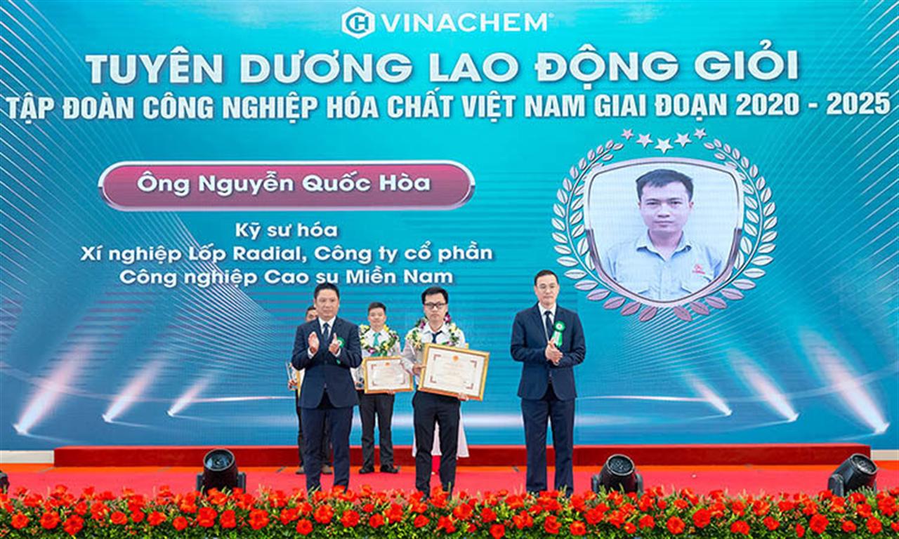 Tấm Gương Lao Động Sáng Tạo Trong Ngành Công Nghiệp Cao Su
