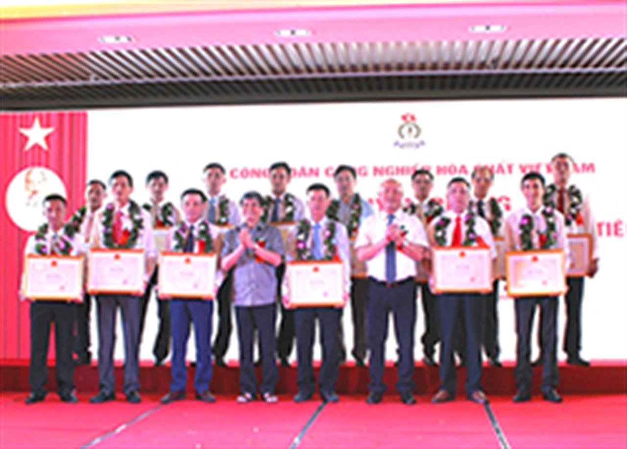 Công đoàn CNHC Việt Nam: tuyên dương 90 cán bộ CĐ và LĐST tiêu biểu giai đoạn 2017 -2018