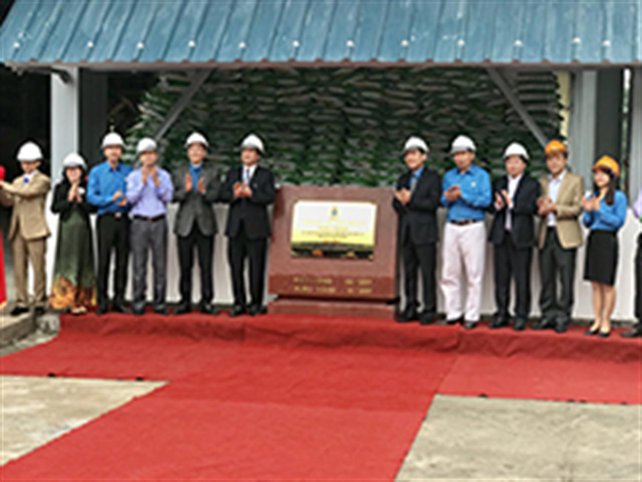 CĐ Công ty CP Supe và hoá chất Lâm Thao: Gắn biển công trình chào mừng Đại hội III CĐ Công Thương Việt Nam