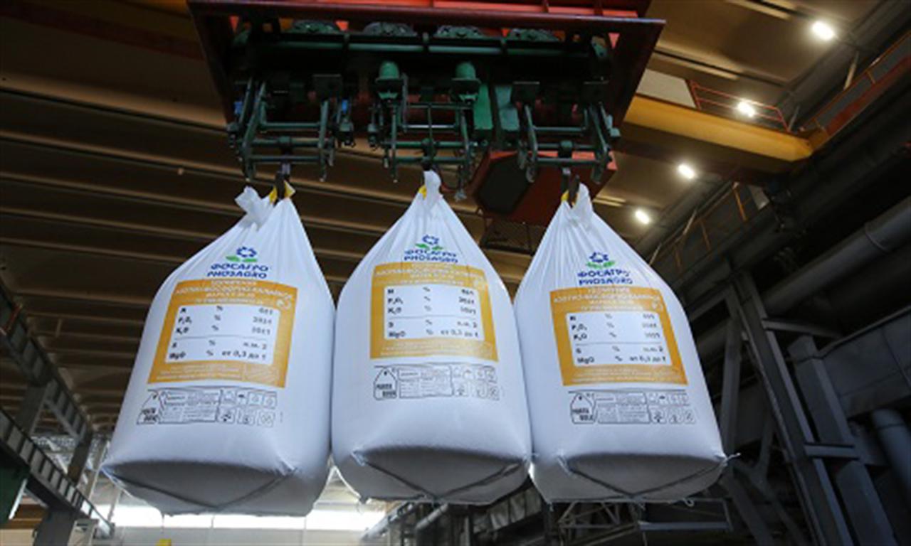 The Russia-Ukraine war after a year: Impacts on fertilizer production, prices, and trade flows