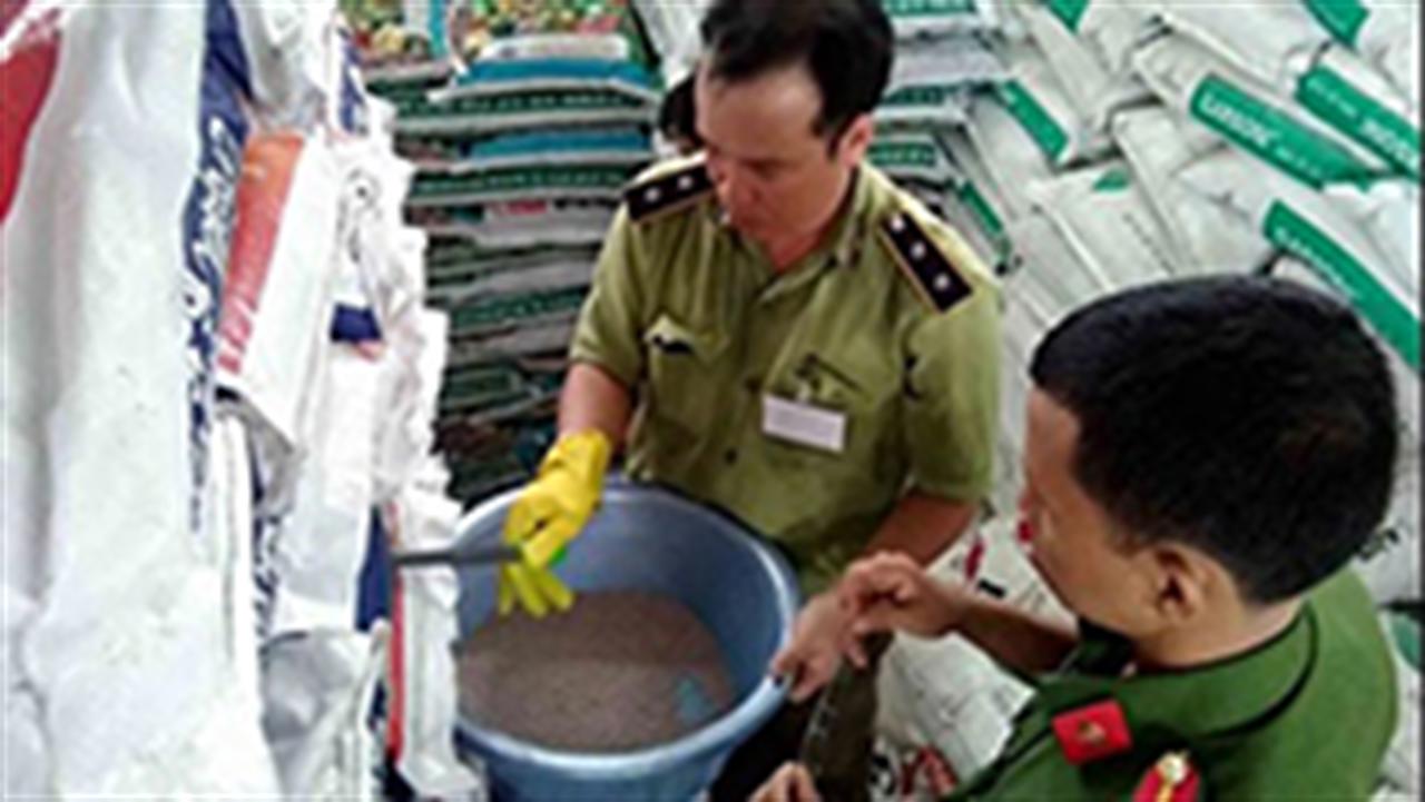 Khoảng một nửa sản phẩm phân bón đang lưu thông trên thị trường có nguy cơ là hàng giả, kém chất lượng ?