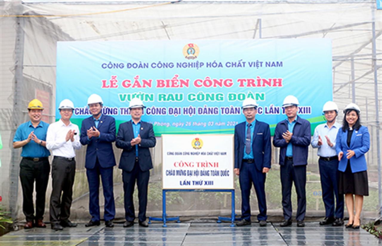 Công đoàn CN Hóa chất VN: Lễ gắn biển công trình chào mừng thành công Đại hội Đảng toàn quốc lần thứ XIII