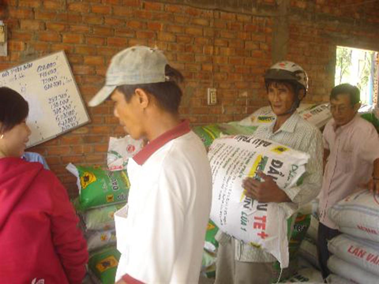 Thị trường phân NPK: "Cá bé nuốt cá lớn"