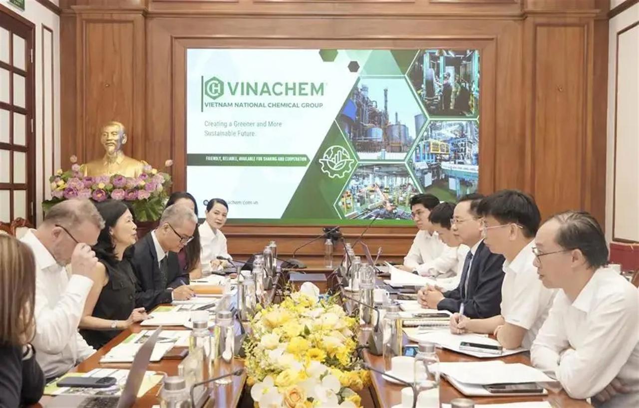Vinachem Meets with Fortune Southeast Asia Regarding Participation in the Fortune Southeast Asia 500 Ranking