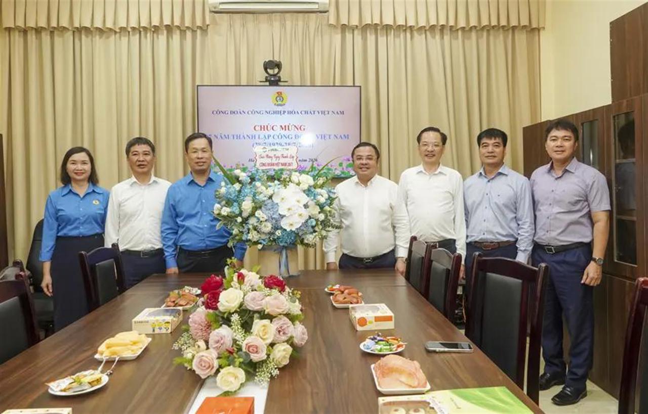 Lãnh đạo Tập đoàn chúc mừng Công đoàn Công nghiệp Hóa chất Việt Nam nhân kỷ niệm 97 năm Ngày thành lập Công đoàn Việt Nam