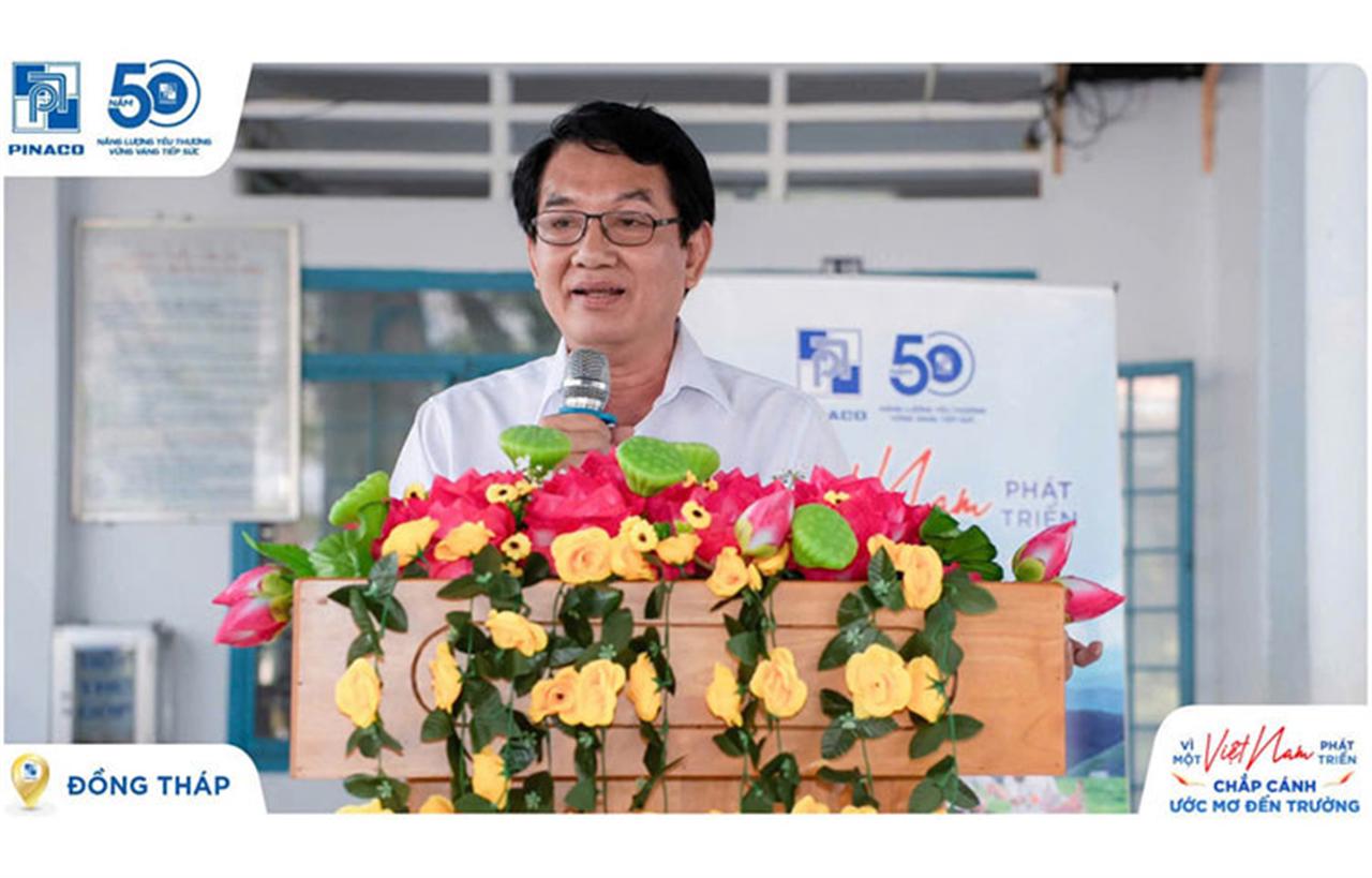 PINACO awards 300 scholarships, hands over 2 Great Unity houses in Dong Thap