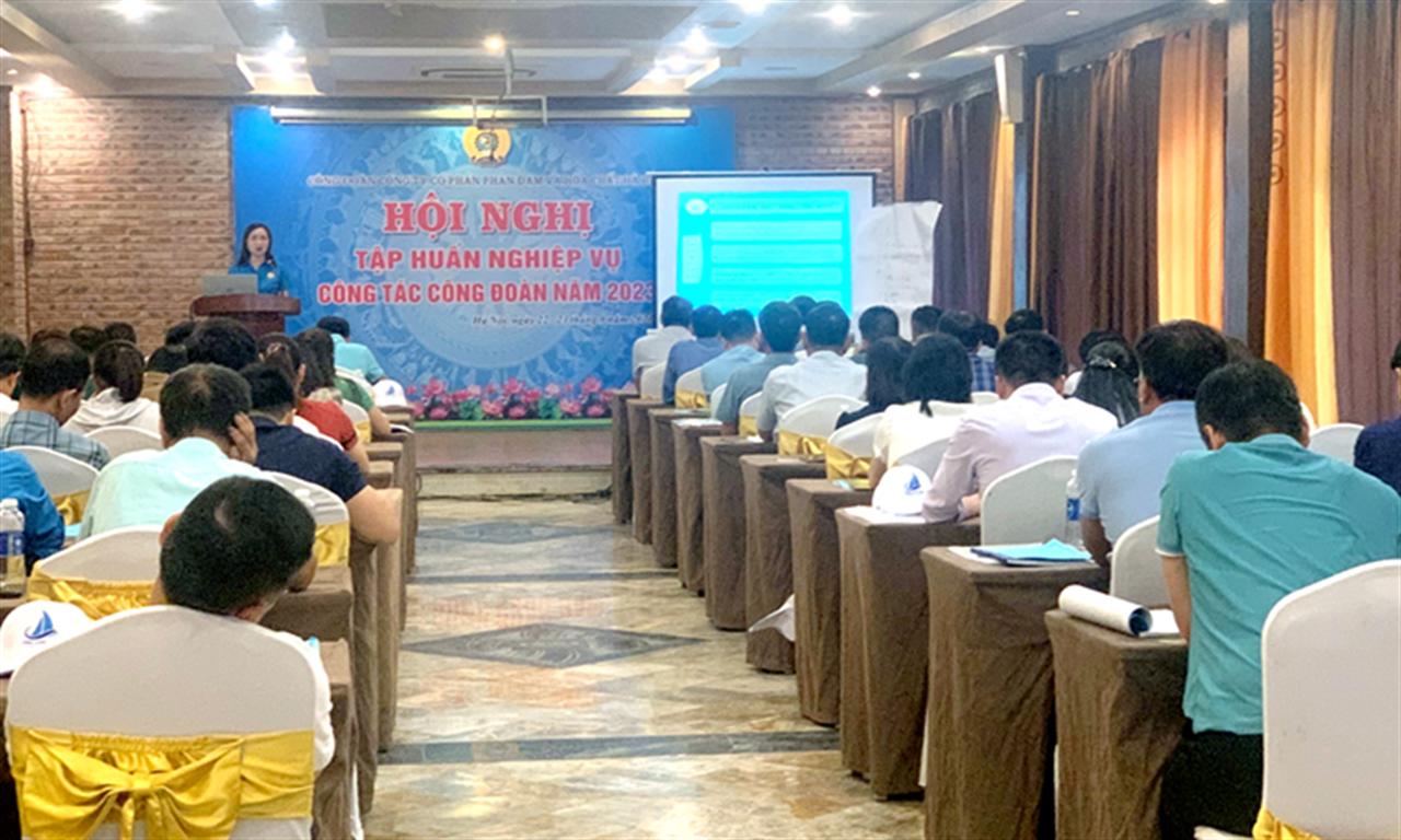 Công đoàn Công ty CP Phân đạm và Hóa chất Hà Bắc: Tập huấn cho cán bộ công đoàn đầu nhiệm kỳ 2023 - 2028.