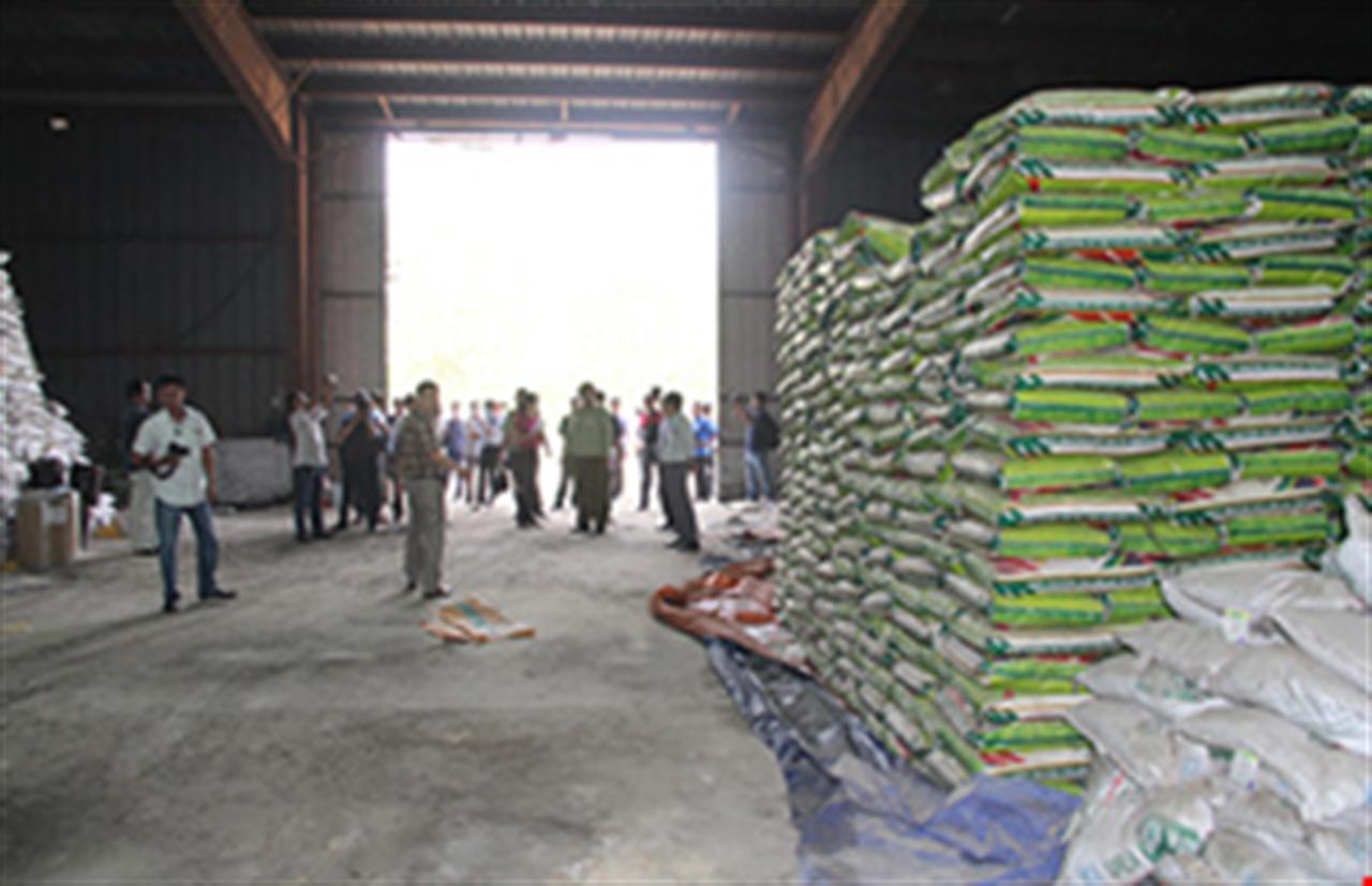 Làm phân bón giả, sao không khởi tố?