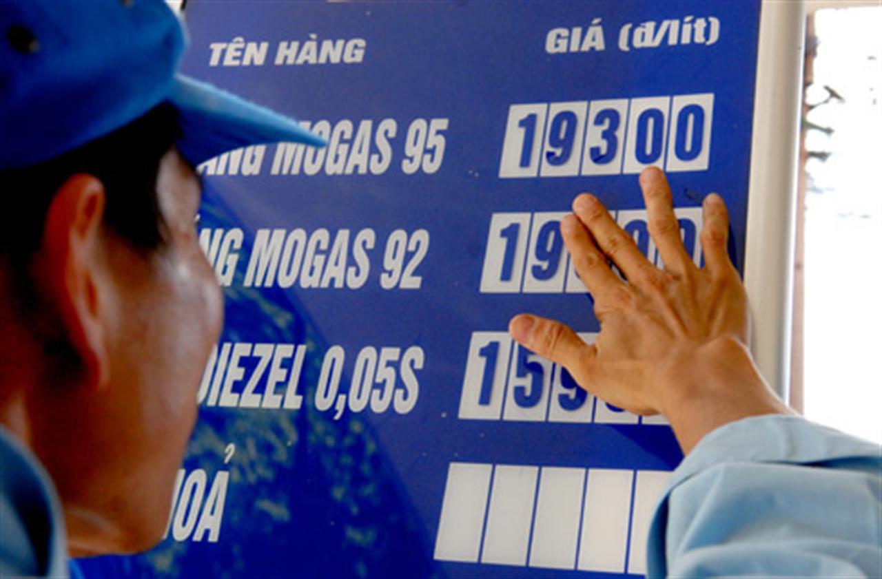 Tăng giá xăng dầu từ 10h sáng 24/2/2011