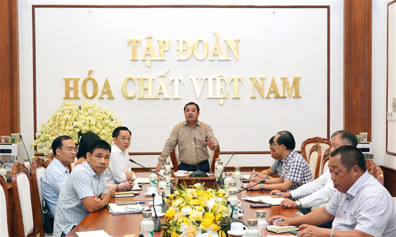 Tập đoàn Hóa chất Việt Nam họp khẩn phòng chống bão số 3