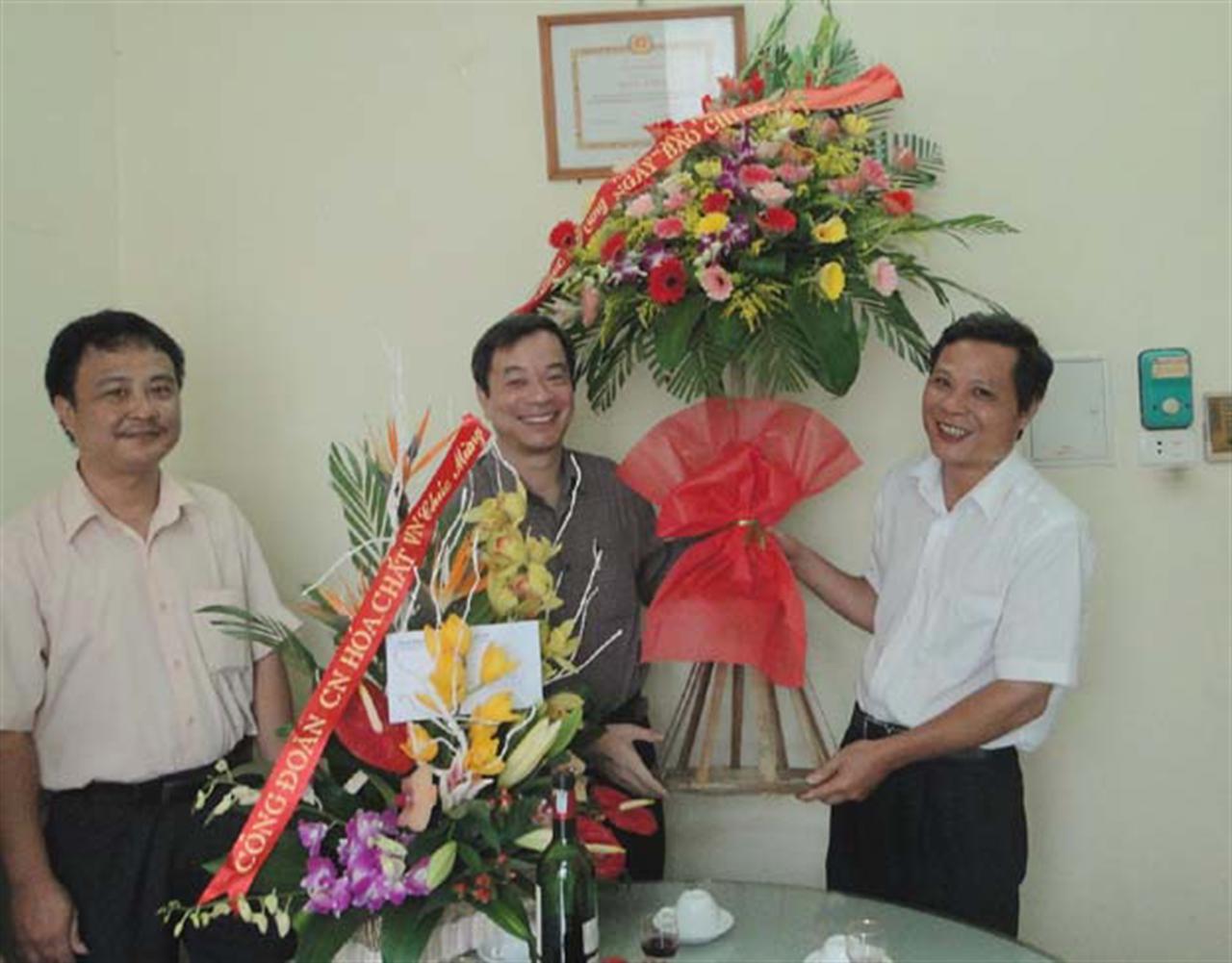 Lãnh đạo Tập đoàn thăm, chúc mừng cơ quan Báo chí