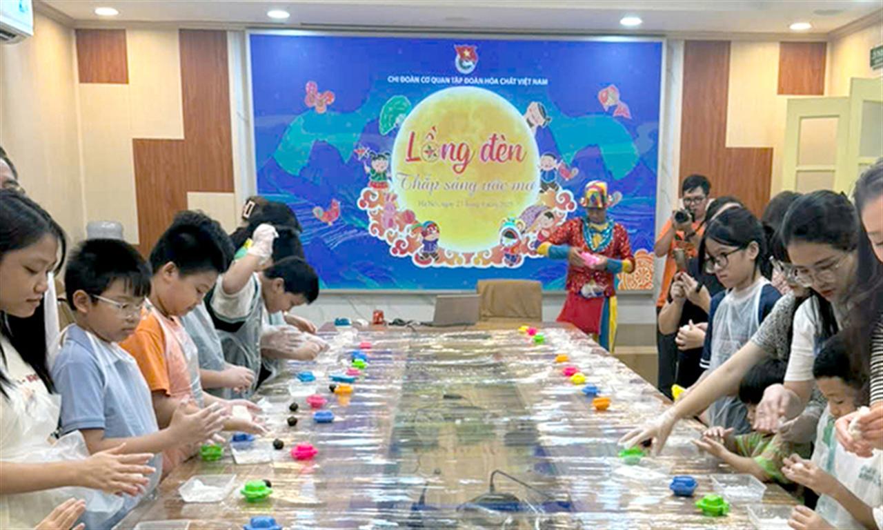 Chi đoàn cơ quan Tập đoàn Hóa chất Việt Nam tổ chức Tết Trung thu năm 2025