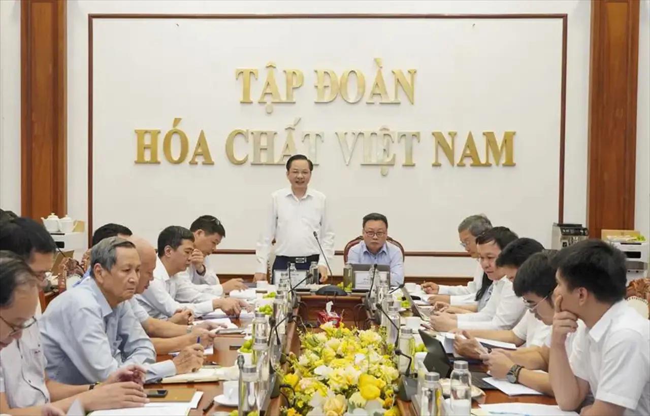 Vinachem and the Central Committee for Sectoral Economy, Policy, and Strategy co-host workshop on developing Vietnam’s chemical materials industry