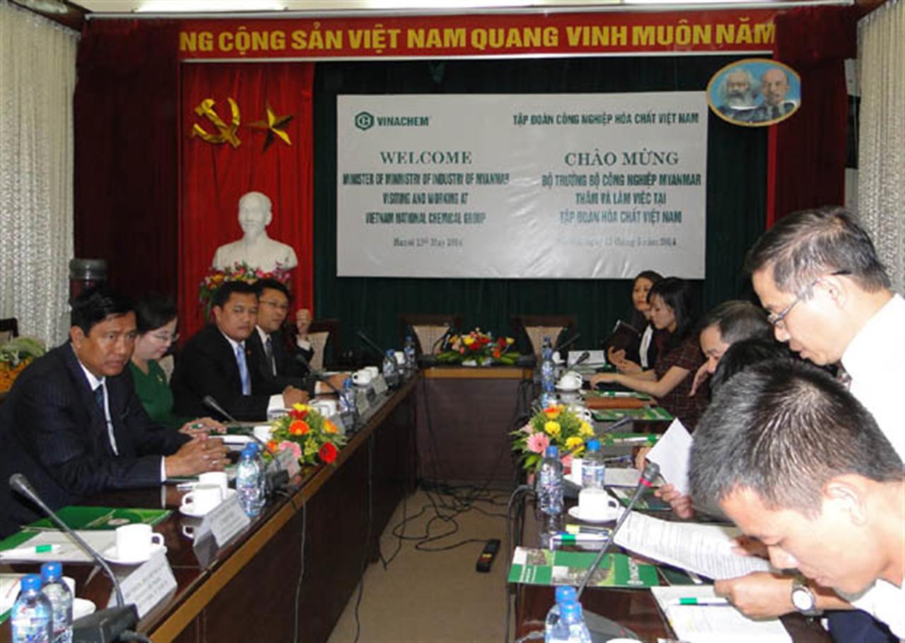 Bộ trưởng Bộ Công nghiệp Myanmar đến thăm và làm việc tại Vinachem