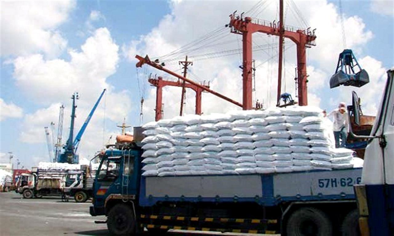 Có nên áp thuế xuất khẩu phân bón?