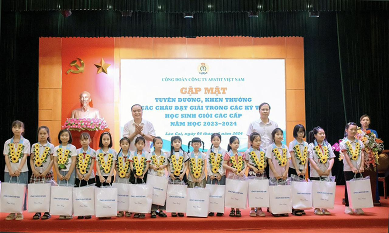 CĐ Công ty TNHH MTV Apatit Việt Nam: Tuyên dương, khen thưởng các cháu đạt giải trong các kỳ thi học sinh giỏi