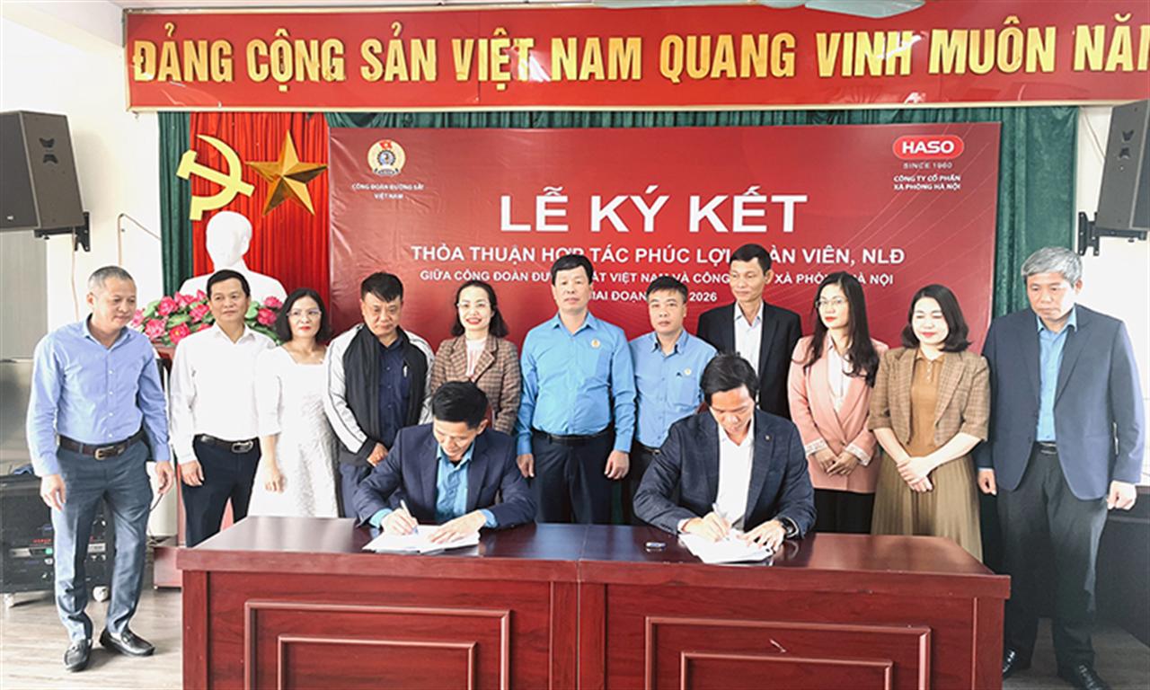 CĐ Đường sắt Việt Nam ký kết thỏa thuận hợp tác phúc lợi đoàn viên, người lao động với Công ty CP Xà phòng Hà Nội