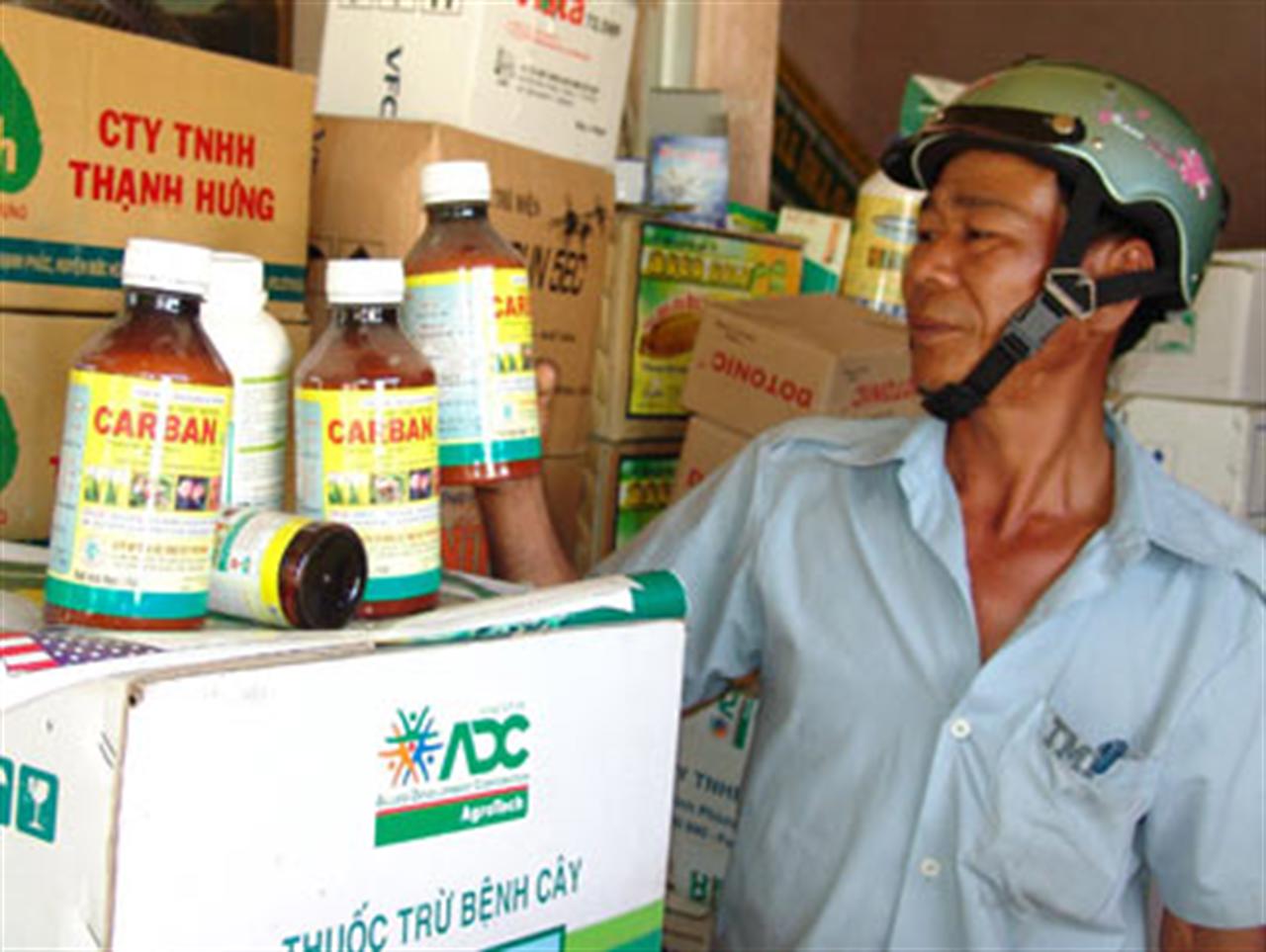 Thuốc bảo vệ thực vật 'chui' tung hoành