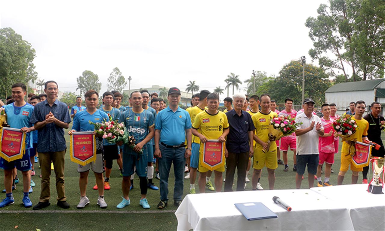 Giao hữu bóng đá giữa các công đoàn cơ sở