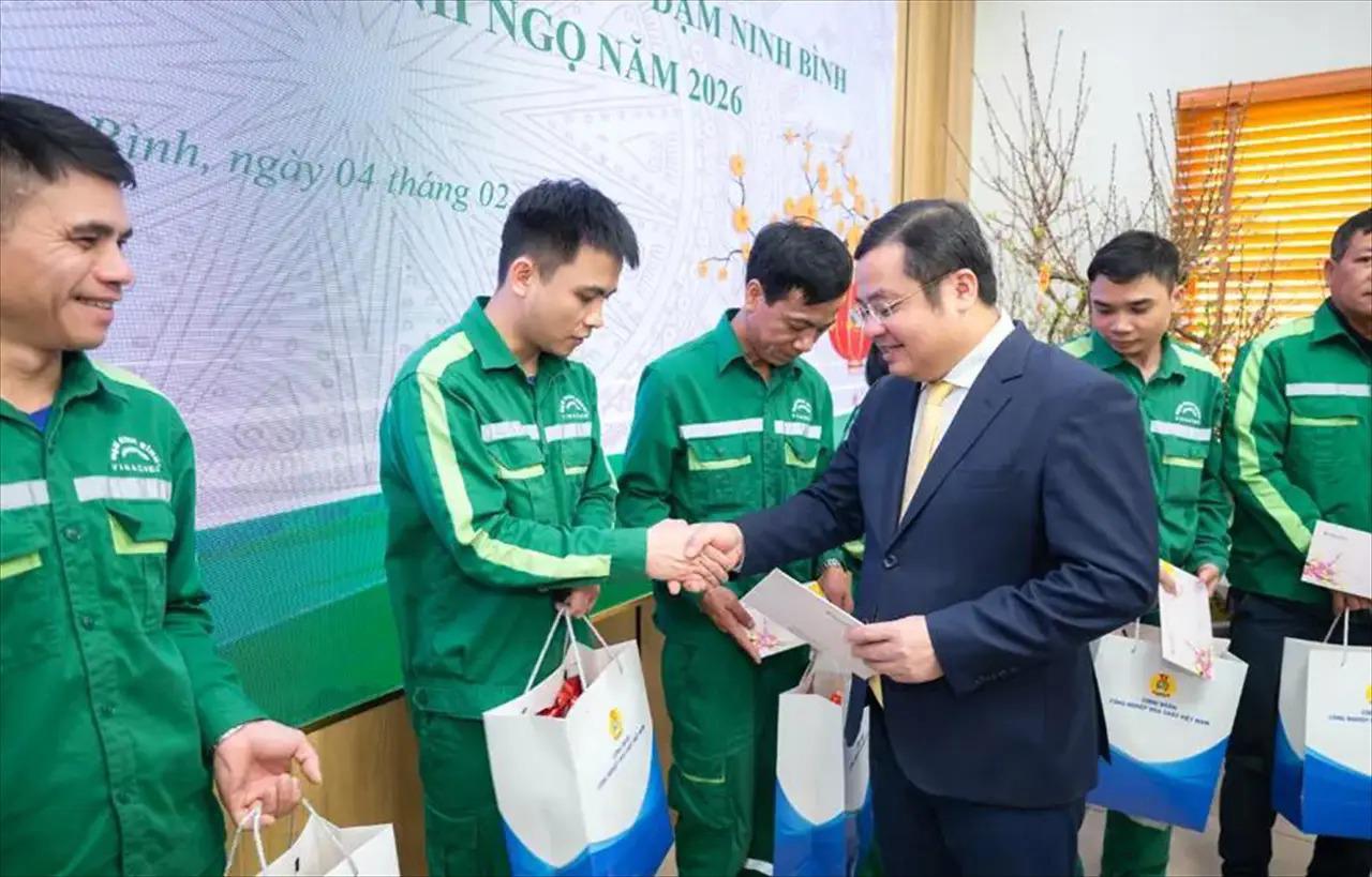 Vietnam National Chemical Group Delegation Visits and Extends Lunar New Year Greetings to Ninh Binh Nitrogen Fertilizer One-Member Limited Liability Company