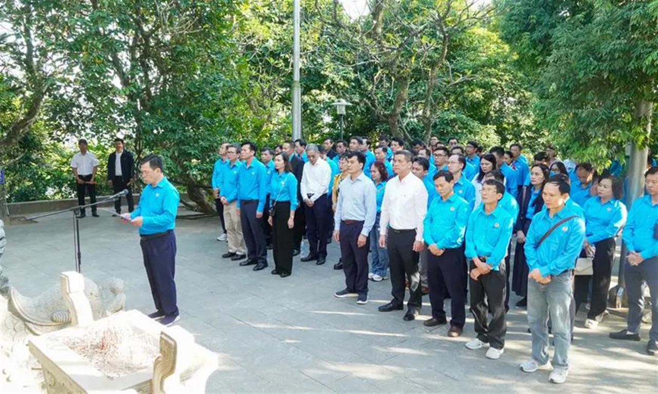 Đoàn đại biểu Công đoàn Công nghiệp Hóa chất Việt Nam dâng hương tại Đền Hùng trước thềm Đại hội XII