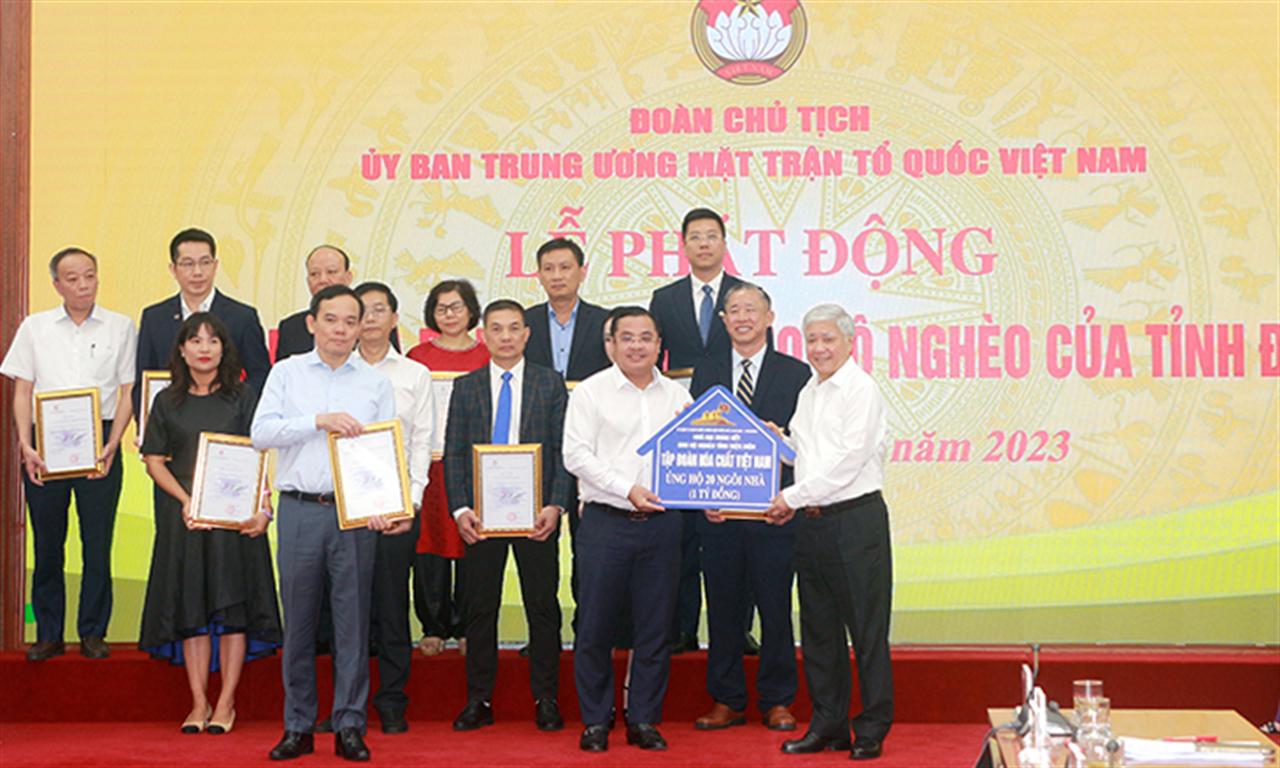 Vinachem: trao tặng 20 căn nhà đại đoàn kết cho hộ nghèo của tỉnh Điện Biên