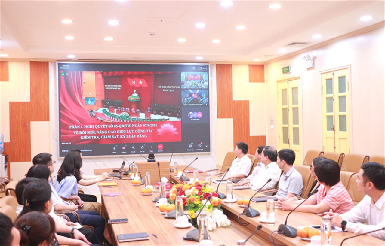 Phổ biến, quán triệt và triển khai thực hiện các văn kiện, nghị quyết về công tác kiểm tra, giám sát, kỷ luật của Đảng