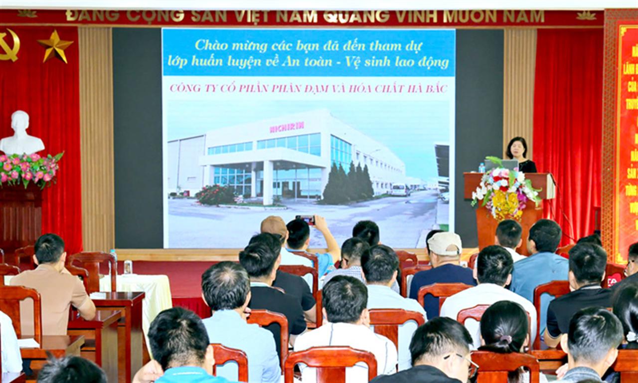 Đạm Hà Bắc: Tổ chức tập huấn về công tác an toàn, vệ sinh lao động năm 2024