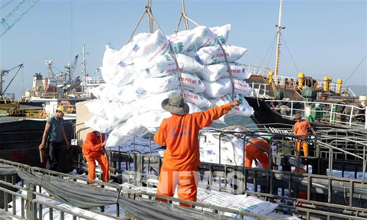 Doanh nghiệp phân bón tìm giải pháp tăng xuất khẩu khi nguồn cung dư thừa