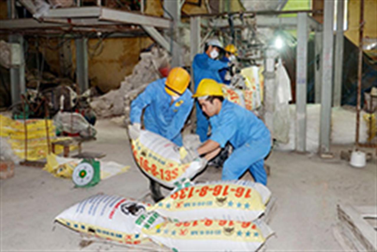 Lượng giao dịch thấp, giá phân bón "đóng băng"