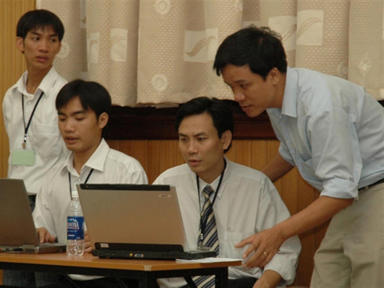 Khai thuế điện tử: Vướng mắc còn nhiều