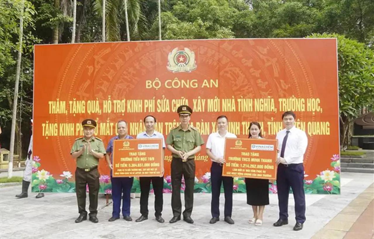 Vinachem Joins the Ministry of Public Security in Delivering Social Welfare Programs in Tuyen Quang