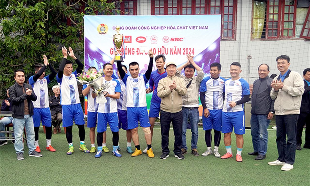 Sôi nổi giải bóng đá giao hữu giữa các công đoàn cơ sở