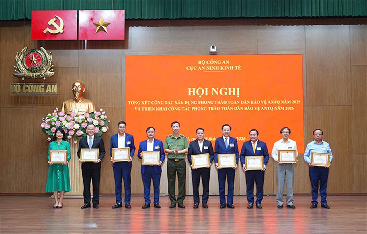 Vinachem được Cục An ninh kinh tế, Bộ Công an khen trưởng trong phong trào toàn dân bảo vệ an ninh Tổ quốc