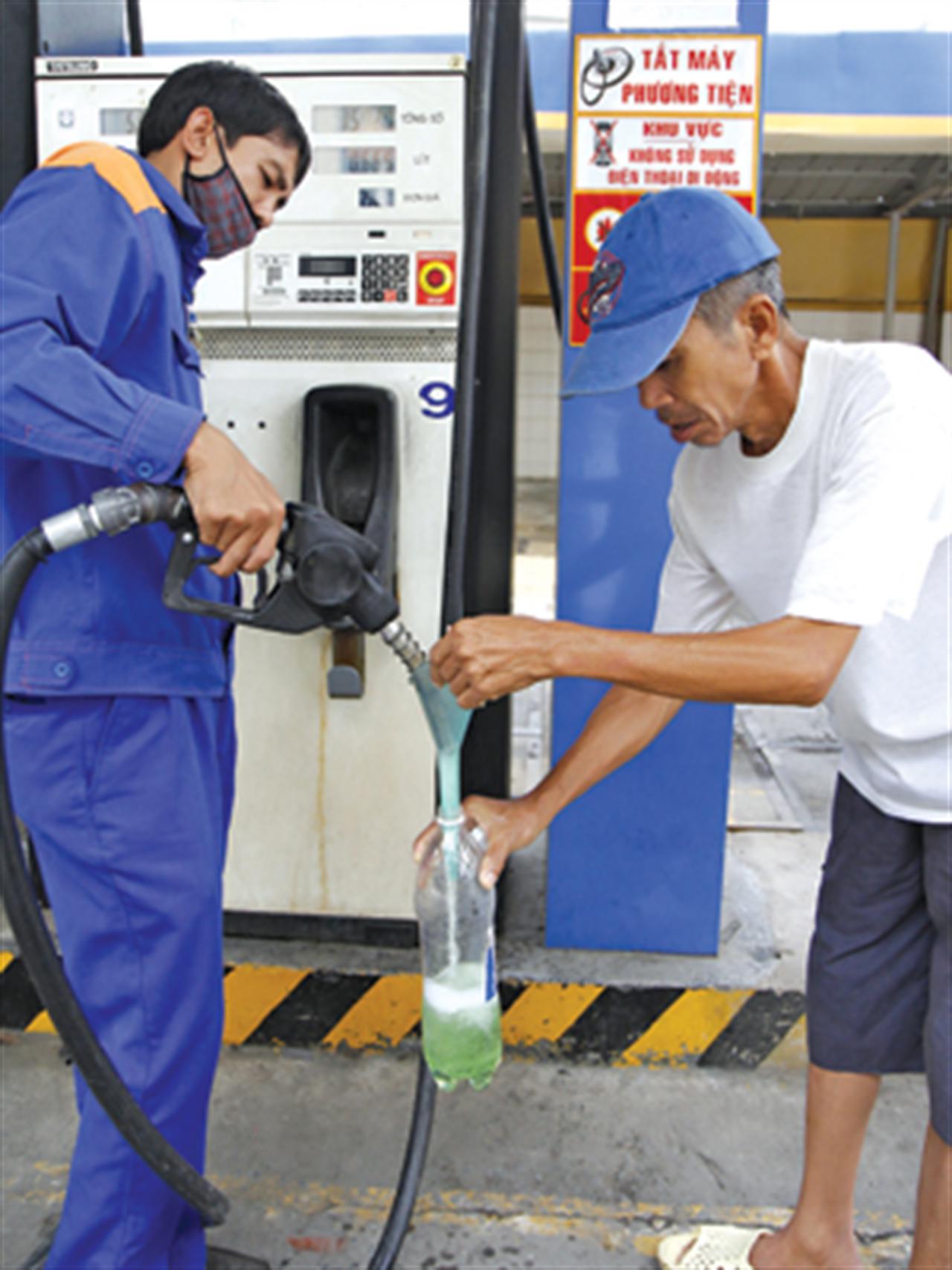 Giá xăng tăng dưới 1.000 đồng/lít, doanh nghiệp được tự quyết?